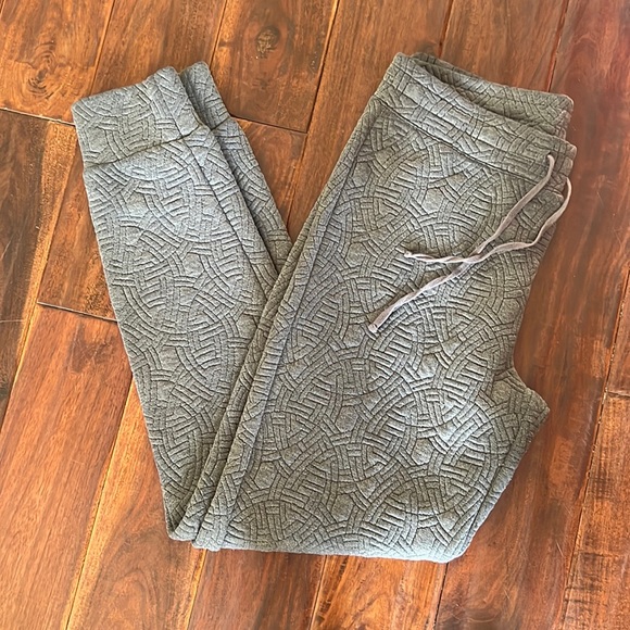 Fabletics Joggers - Picture 1 of 3